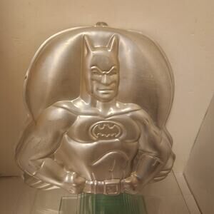 Vintage 1989 Batman Cake Pan  DC Comics